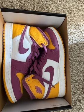 Nike Black and Red Air Jordan 1 Shoe Box